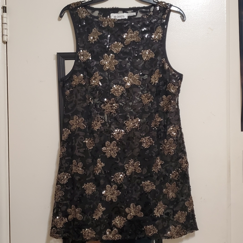 🦄  BB Dakota RSVP Floral Sequin Dress